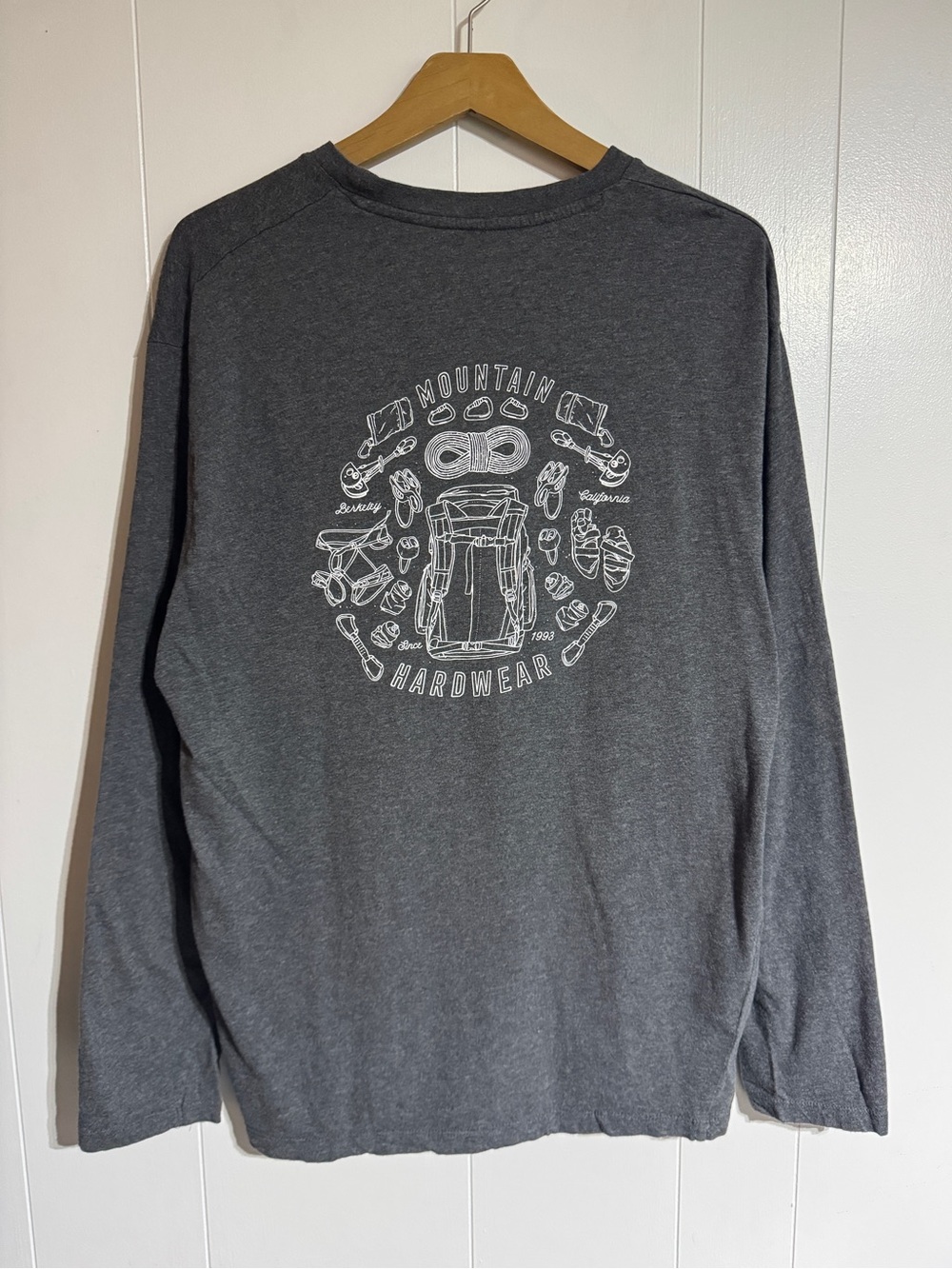 Mountain Hardware Dark Grey Long Sleeve Graphic T-shirt Outdoor Hiking Tee
